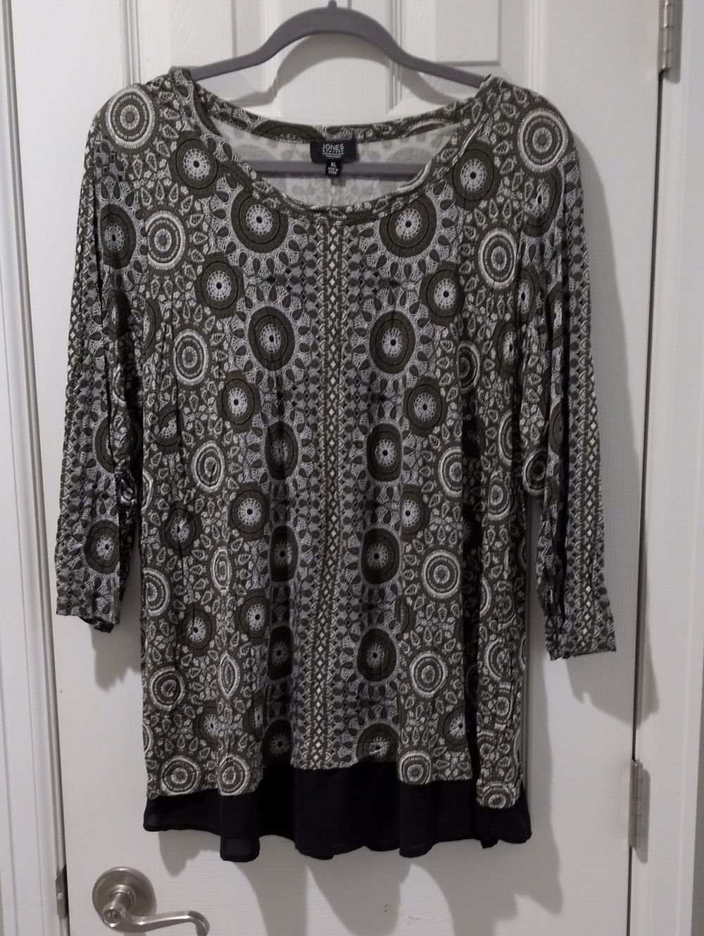 Jones New York Olive and Cream Printed Scoop Neck Tunic